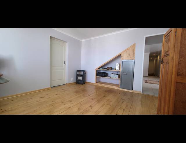 3 BEDROOM HOUSE FOR SALE IN BOGGOMSBAAI